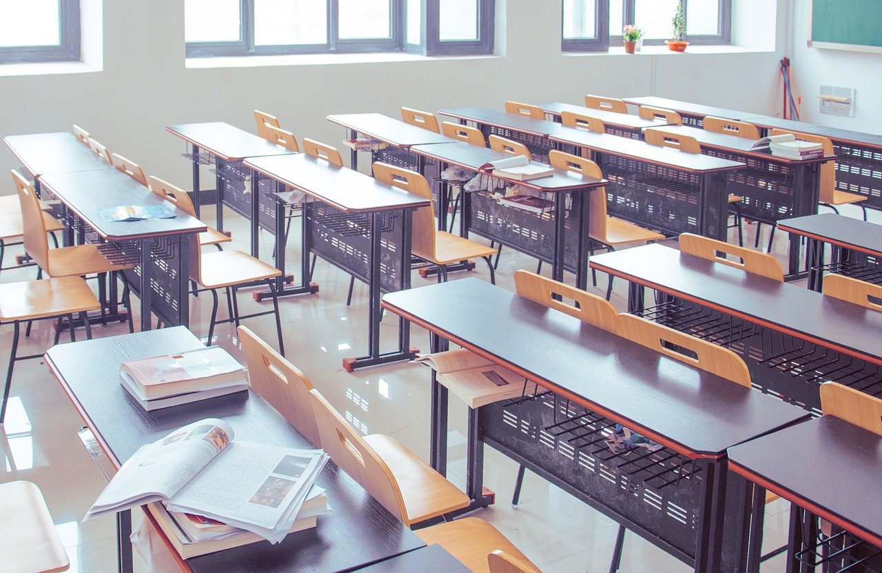 A classroom with windows that can be helped by the energy efficiency grant