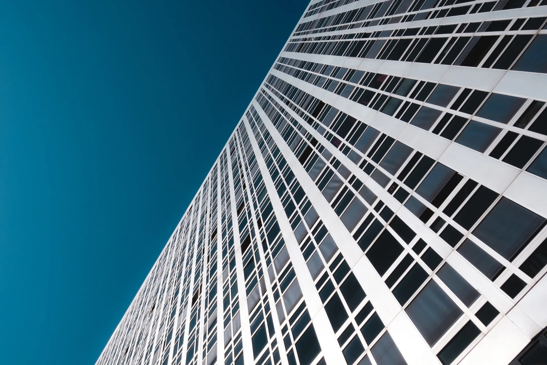 Building with the strongest window glass